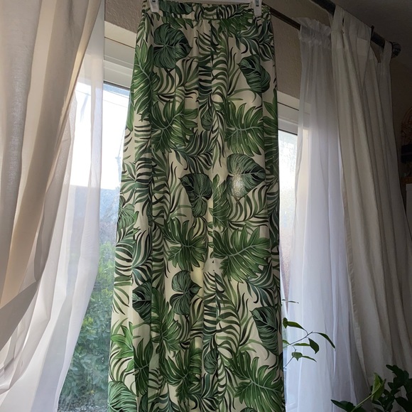 SHEIN Dresses & Skirts - SHEIN Maxi Skirt with tropical plant patterns. Size 10